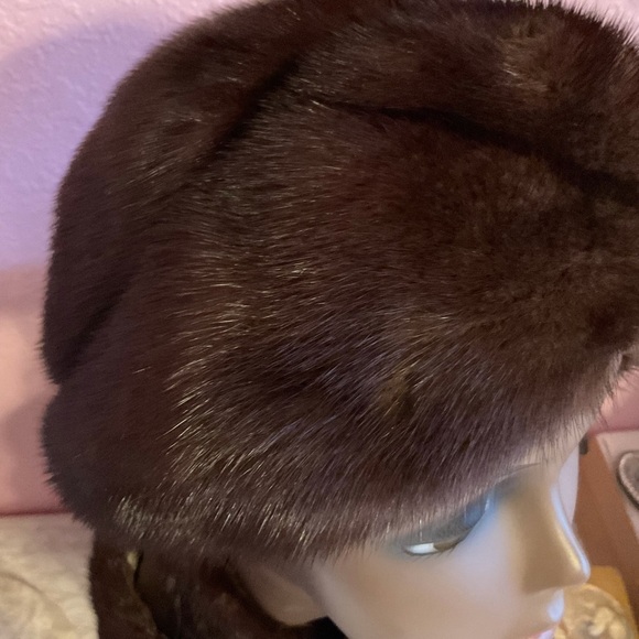VINTAGE  50’s Mink Elegance. Hat. Chocolate brown.  So luxurious. - Picture 4 of 8